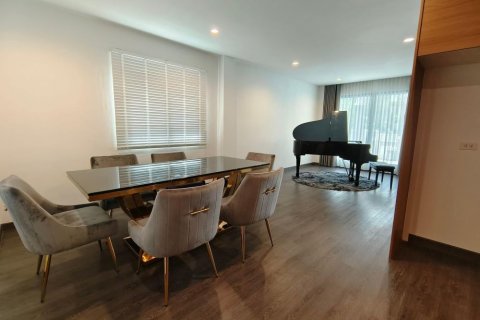 Villa in Bangkok, Thailand 4 bedrooms № 133831 - photo 11