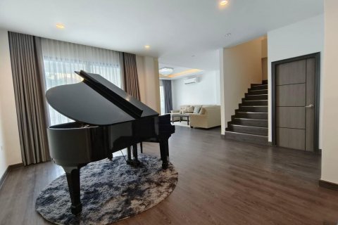 Villa in Bangkok, Thailand 4 bedrooms № 133831 - photo 6