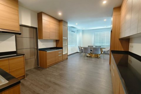 Villa in Bangkok, Thailand 4 bedrooms № 133831 - photo 9