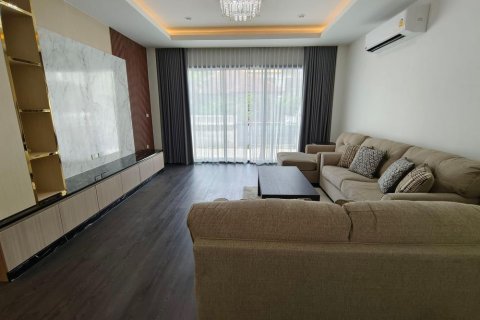 Villa in Bangkok, Thailand 4 bedrooms № 133831 - photo 2