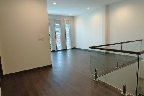 Villa in Bangkok, Thailand 4 bedrooms № 133831 - photo 17