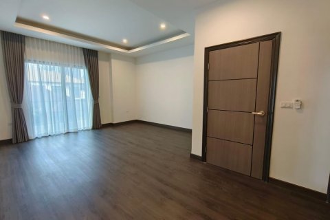 Villa in Bangkok, Thailand 4 bedrooms № 133831 - photo 26