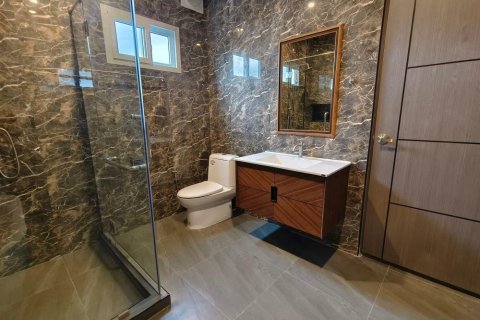 Villa in Bangkok, Thailand 4 bedrooms № 133831 - photo 13