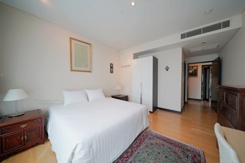 Condo in Pathum Wan, Bangkok, Thailand, 3 bedrooms № 134054 - photo 17