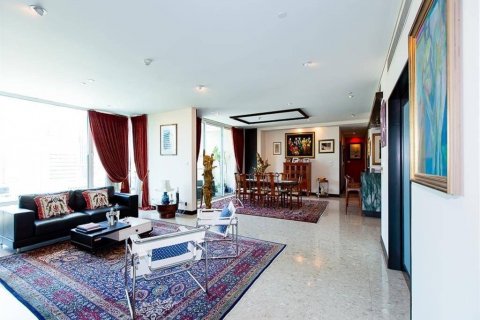 Condo in Pathum Wan, Bangkok, Thailand, 3 bedrooms № 134054 - photo 2