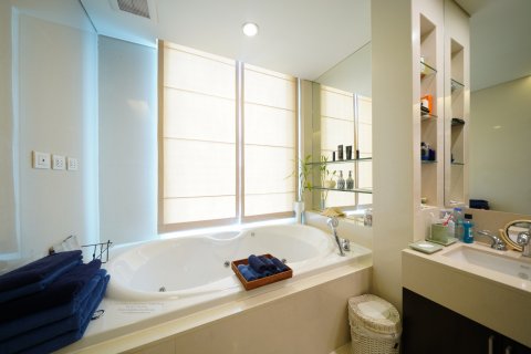 Condo in Pathum Wan, Bangkok, Thailand, 3 bedrooms № 134054 - photo 16