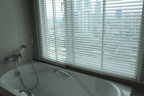 Condo in Bangkok, Thailand, 2 bedrooms № 144086 - photo 10