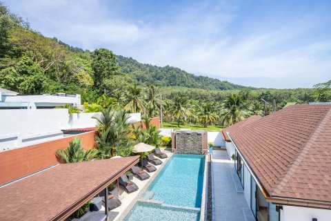 Villa in Phuket, Thailand 5 bedrooms № 155066 - photo 2