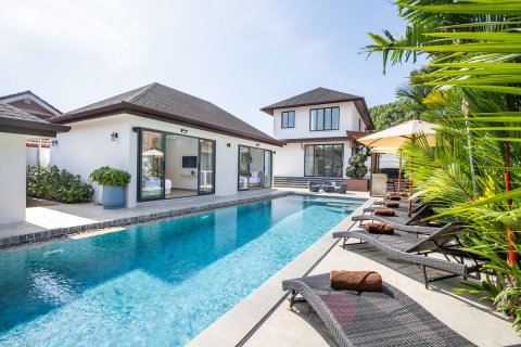 Villa in Phuket, Thailand 5 bedrooms № 155066 - photo 1
