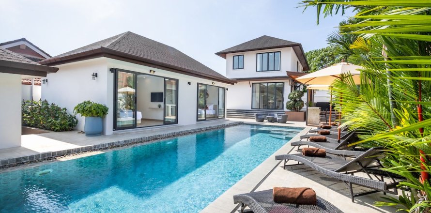 Villa in Phuket, Thailand 5 bedrooms № 155066