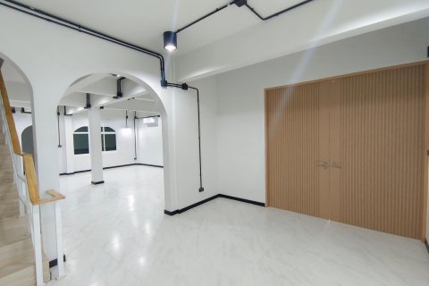 Townhouse in Bangkok Noi, Thailand 5 bedrooms № 157336 - photo 5