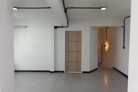 Townhouse in Bangkok Noi, Thailand 5 bedrooms № 157336 - photo 8