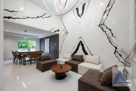 Maison à Chatuchak, Bangkok, Thaïlande 5 chambres № 215443