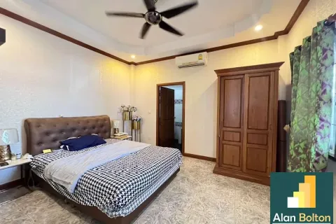 Casa de 4 dormitorios en Pattaya, Tailandia № 211280 - foto 6