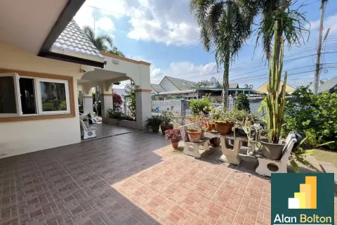 Casa de 4 dormitorios en Pattaya, Tailandia № 211280 - foto 8