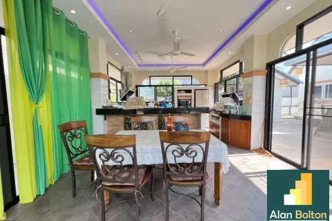 Casa de 4 dormitorios en Pattaya, Tailandia № 211280 - foto 5