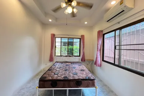 Casa de 4 dormitorios en Pattaya, Tailandia № 211280 - foto 30
