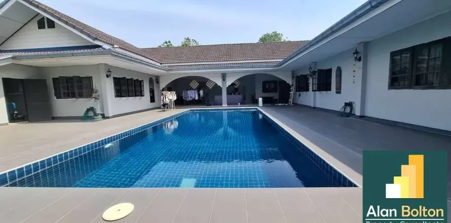 Casa de 3 dormitorios en Pattaya, Tailandia № 211278