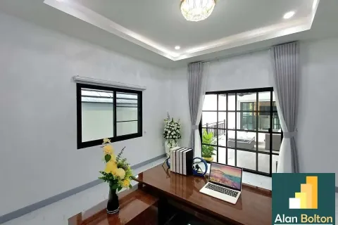 Casa de 5 dormitorios en Pattaya, Tailandia № 211279 - foto 11