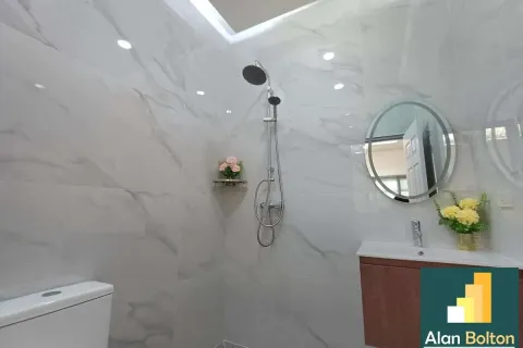 Casa de 5 dormitorios en Pattaya, Tailandia № 211279 - foto 4