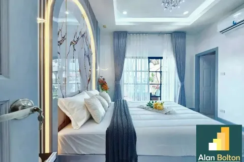 Casa de 5 dormitorios en Pattaya, Tailandia № 211279 - foto 15