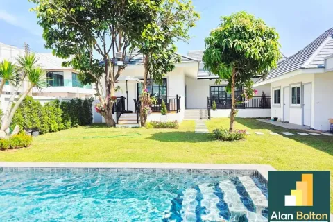 House in Pattaya, Thailand 5 bedrooms № 211279