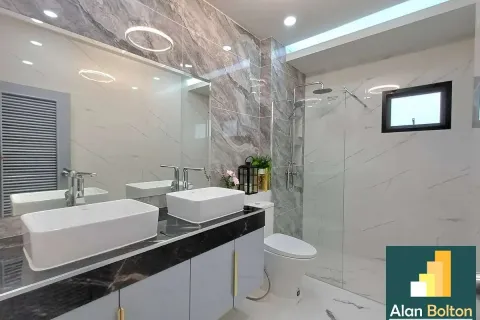 Casa de 5 dormitorios en Pattaya, Tailandia № 211279 - foto 16