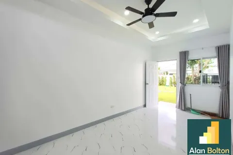 Casa de 5 dormitorios en Pattaya, Tailandia № 211279 - foto 7