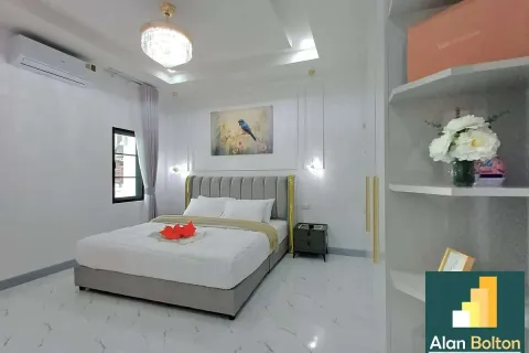 Casa de 5 dormitorios en Pattaya, Tailandia № 211279 - foto 14