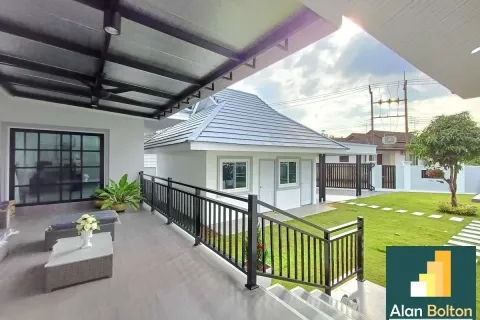 Casa de 5 dormitorios en Pattaya, Tailandia № 211279 - foto 6