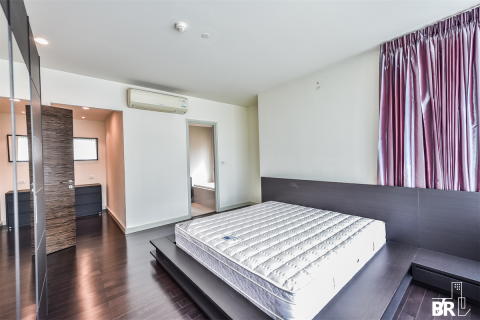 Condo in Bangkok, Thailand, 2 bedrooms  № 184217