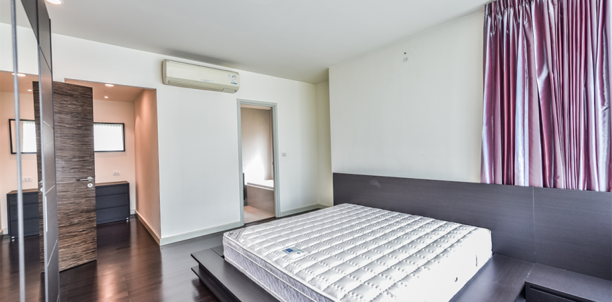 Condo in Bangkok, Thailand, 2 bedrooms № 184217
