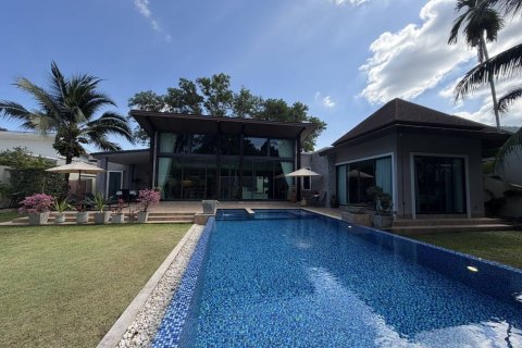 Villa in Phuket, Thailand 3 bedrooms № 167242 - photo 1