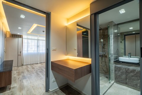 Condo in Bang Rak, Bangkok, Thailand, 2 bedrooms  № 135476 - photo 18