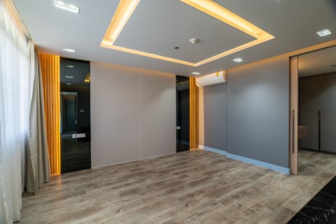 Condo in Bang Rak, Bangkok, Thailand, 2 bedrooms  № 135476 - photo 17