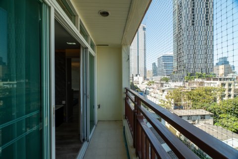 Condo in Bang Rak, Bangkok, Thailand, 2 bedrooms  № 135476 - photo 23