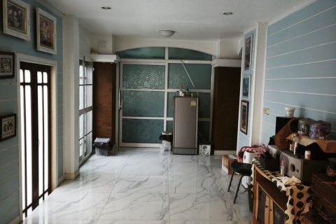 House in Bangkok, Thailand 6 bedrooms № 154771 - photo 5