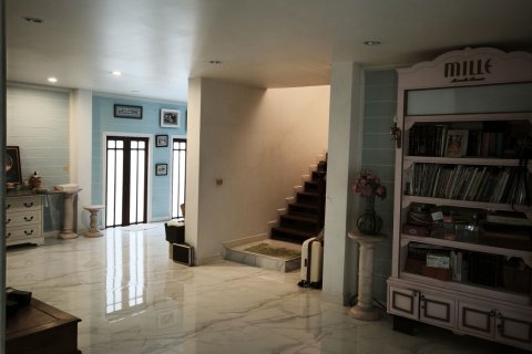 House in Bangkok, Thailand 6 bedrooms № 154771 - photo 4