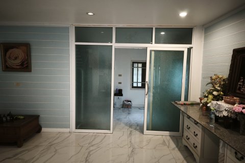 House in Bangkok, Thailand 6 bedrooms № 154771 - photo 3