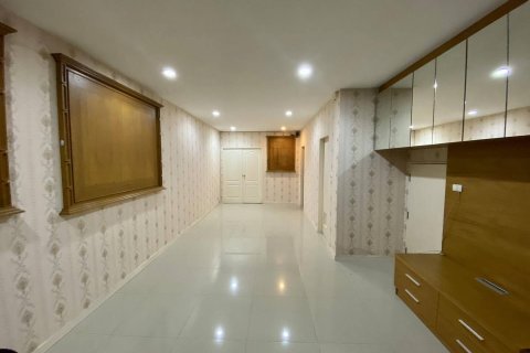 Таунхаус в Пхракханонге, Бангкок, Таиланд с 4 спальнями № 154769 - фото 3