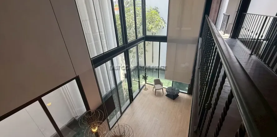 Casa de 3 dormitorios en Jomtien Beach, Pattaya, Tailandia № 212554
