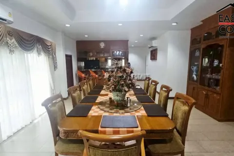 Casa de 5 dormitorios en Pattaya, Tailandia № 212553 - foto 28