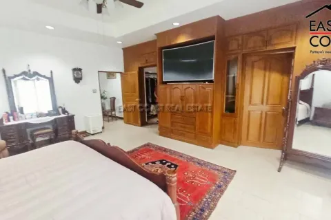 Casa de 5 dormitorios en Pattaya, Tailandia № 212553 - foto 16
