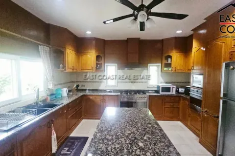 Casa de 5 dormitorios en Pattaya, Tailandia № 212553 - foto 8