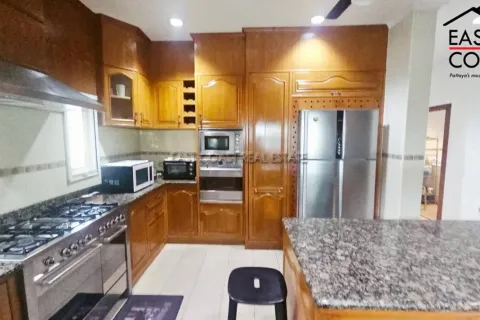 Casa de 5 dormitorios en Pattaya, Tailandia № 212553 - foto 7