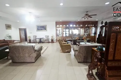 Casa de 5 dormitorios en Pattaya, Tailandia № 212553 - foto 3