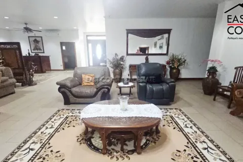 Casa de 5 dormitorios en Pattaya, Tailandia № 212553 - foto 4