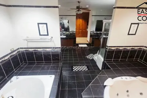Casa de 5 dormitorios en Pattaya, Tailandia № 212553 - foto 18