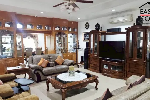 Casa de 5 dormitorios en Pattaya, Tailandia № 212553 - foto 2
