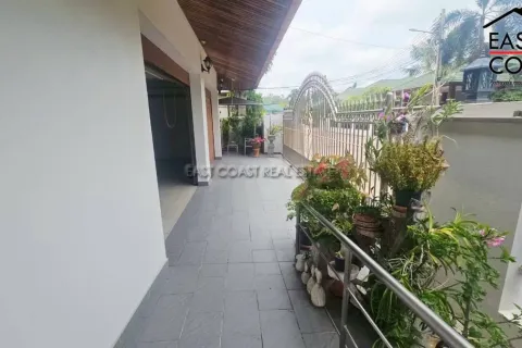 Casa de 5 dormitorios en Pattaya, Tailandia № 212553 - foto 30